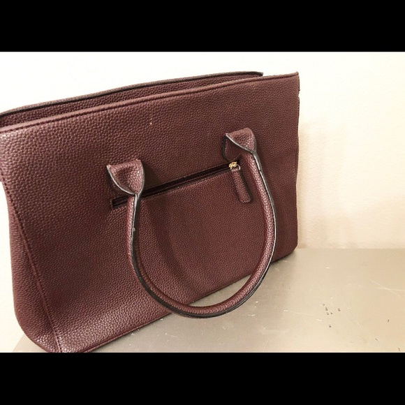 Top handle Handbag with lock. - Picture 2 of 3